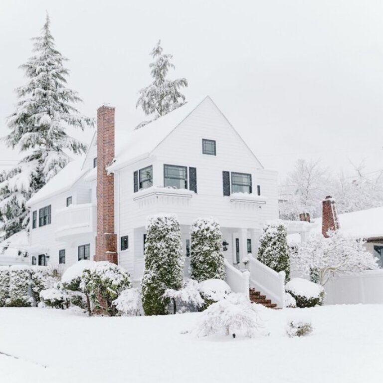 White house on a snowy day.